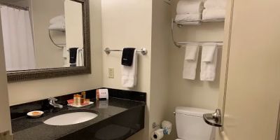 Salem Waterfront Hotel & Suites
