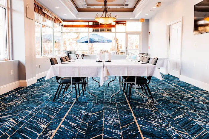 Salem Waterfront Hotel & Suites 4