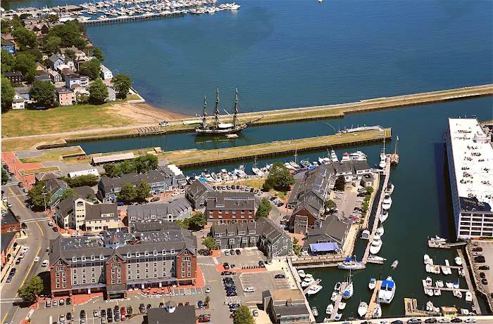 Salem Waterfront Hotel & Suites 4