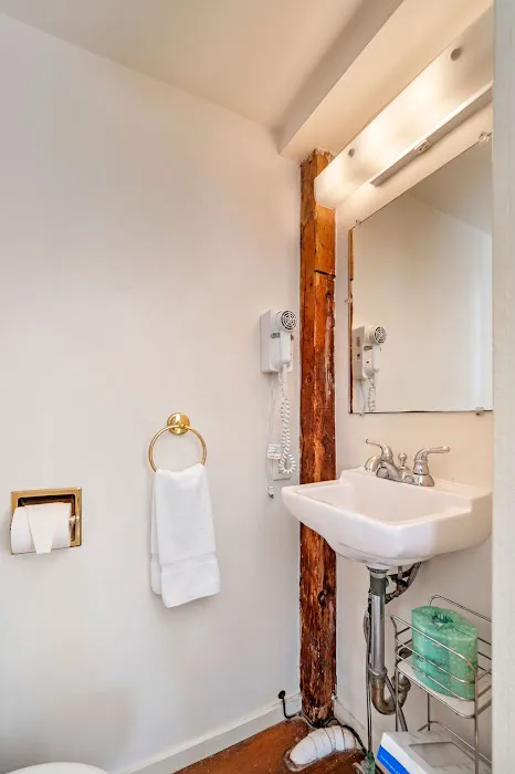 Fidelia Bridges Guest House - Hawthorne Hotel 4