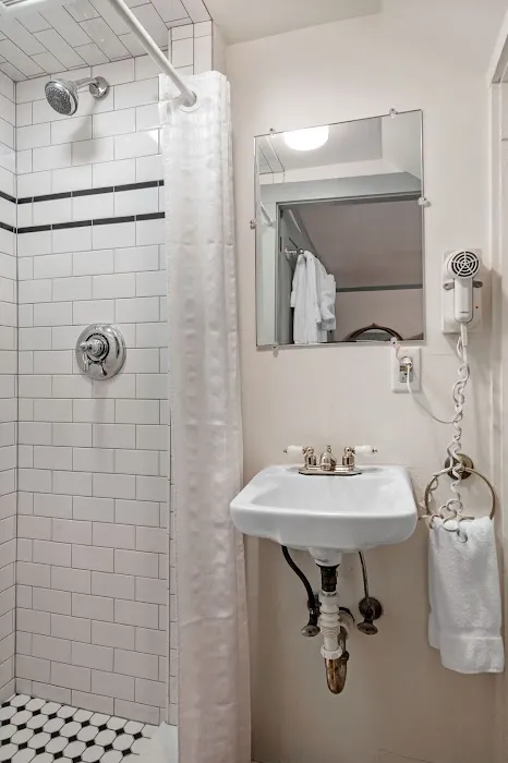 Fidelia Bridges Guest House - Hawthorne Hotel 4