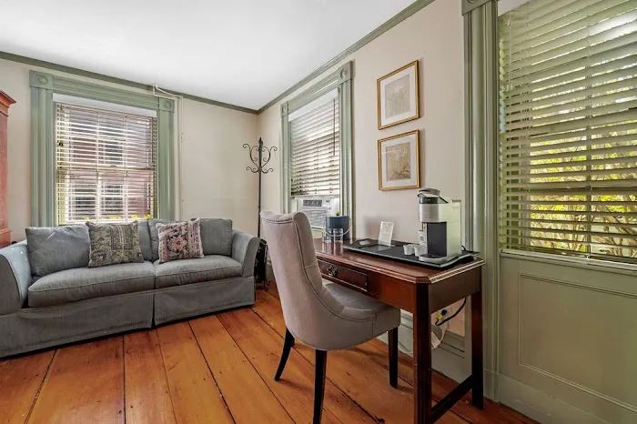 Fidelia Bridges Guest House - Hawthorne Hotel 4