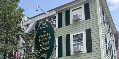 Fidelia Bridges Guest House - Hawthorne Hotel