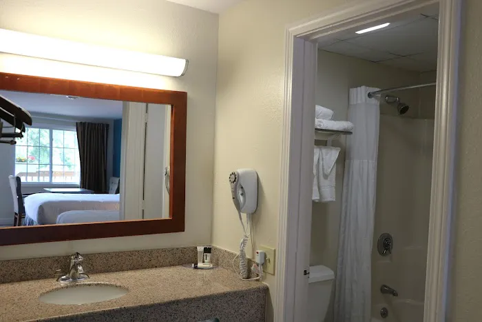Sunbird Cape Cod Resort 5
