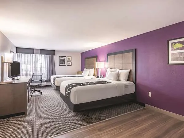 La Quinta Inn & Suites by Wyndham Salem NH 4