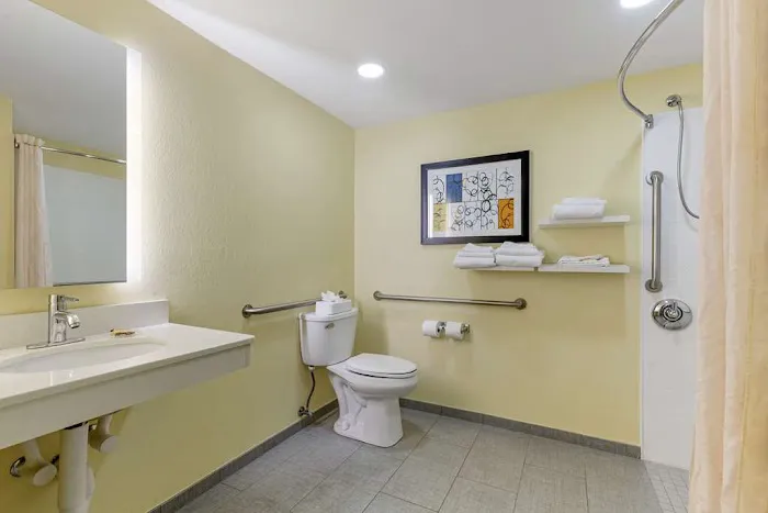 Best Western Plus North Shore Hotel 4