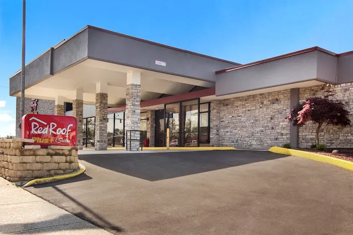 Red Roof PLUS+ & Suites Erie 4