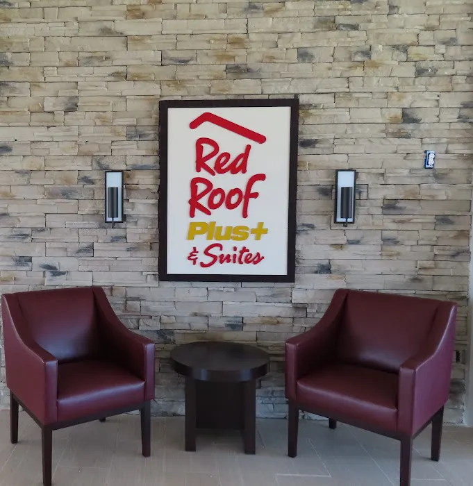 Red Roof PLUS+ & Suites Erie 4