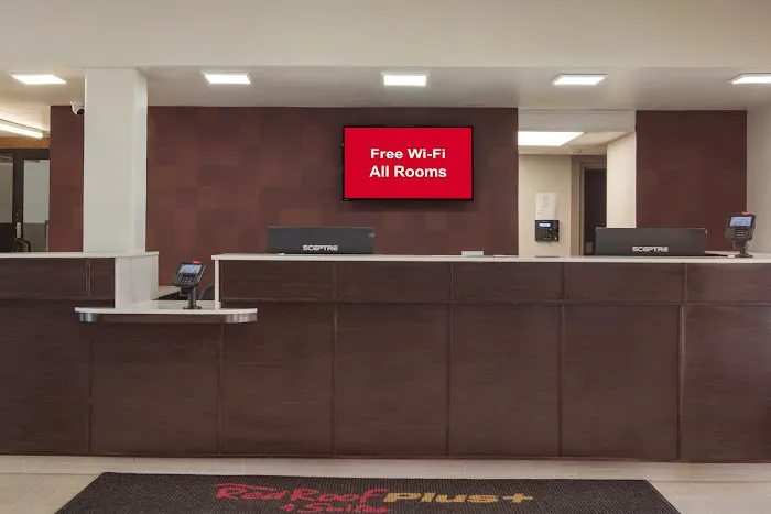 Red Roof PLUS+ & Suites Erie 4