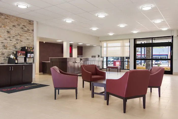 Red Roof PLUS+ & Suites Erie 4