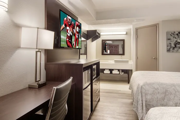 Red Roof PLUS+ & Suites Erie 4