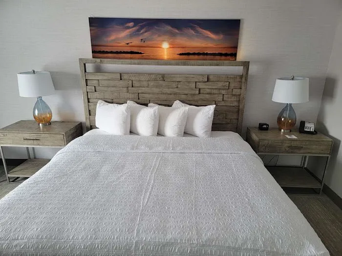 Hampton Inn & Suites Erie Bayfront 4