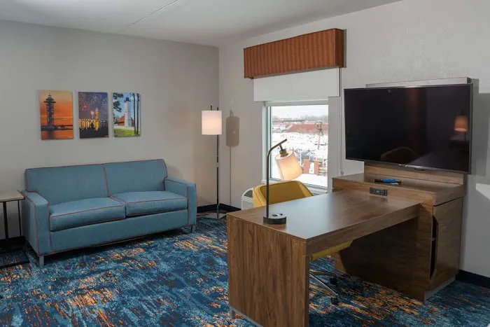 Hampton Inn & Suites Erie Bayfront 4