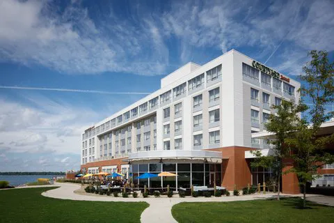 Courtyard Erie Bayfront 4