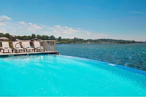 Courtyard Erie Bayfront 4