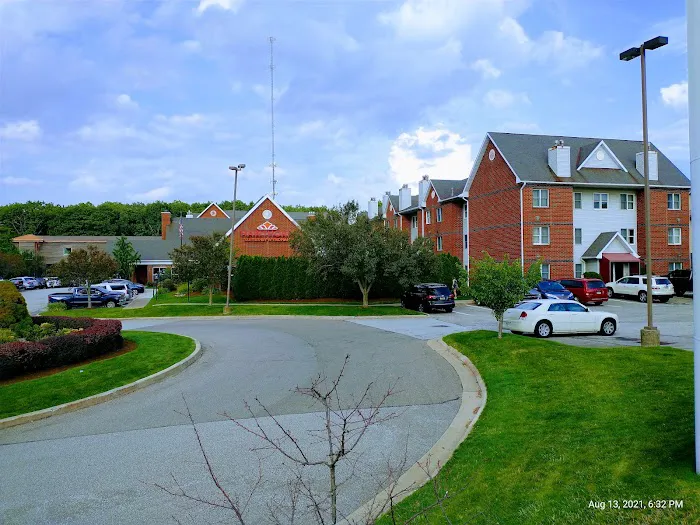 Hawthorn Suites by Wyndham Erie 4