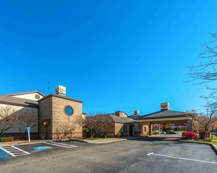 Comfort Inn & Suites 4