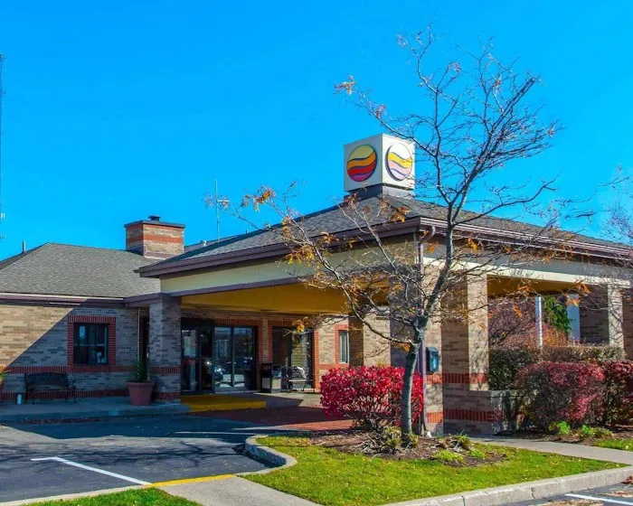 Comfort Inn & Suites 4