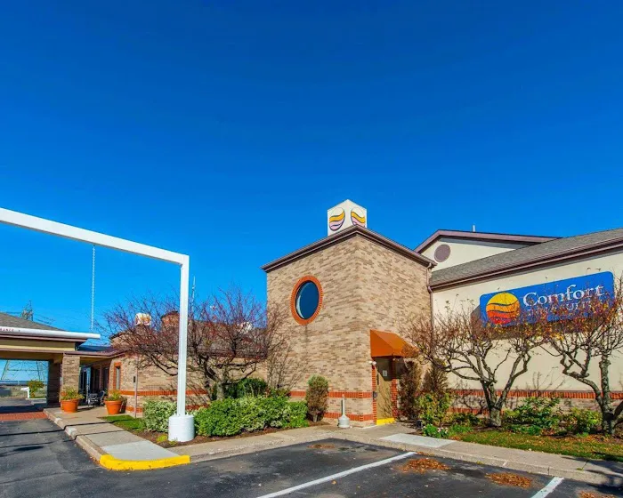 Comfort Inn & Suites 4