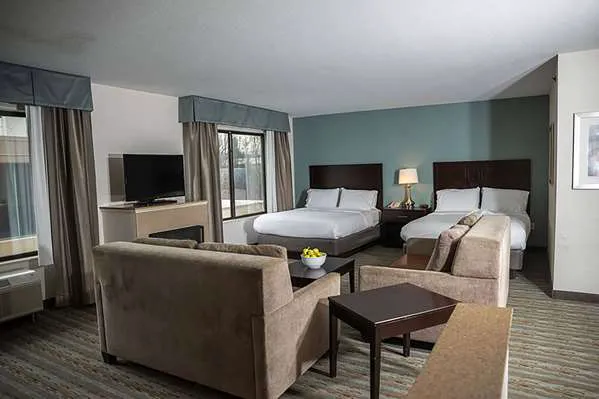 Wyndham Garden Erie 4