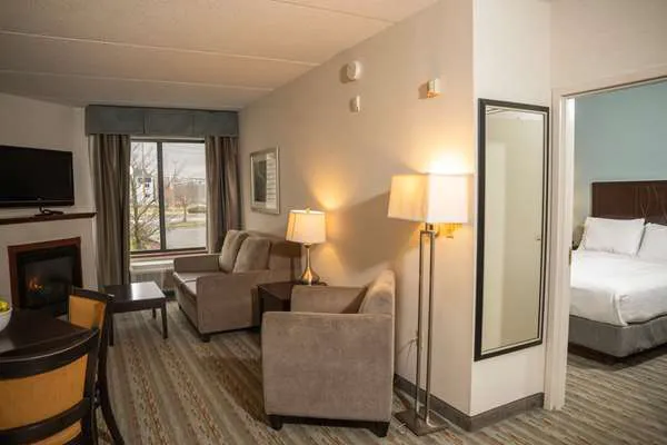 Wyndham Garden Erie 4