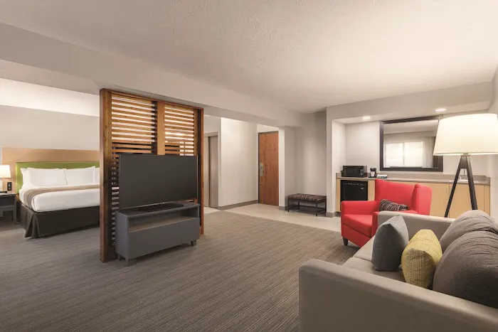 Country Inn & Suites by Radisson, Erie, PA 4