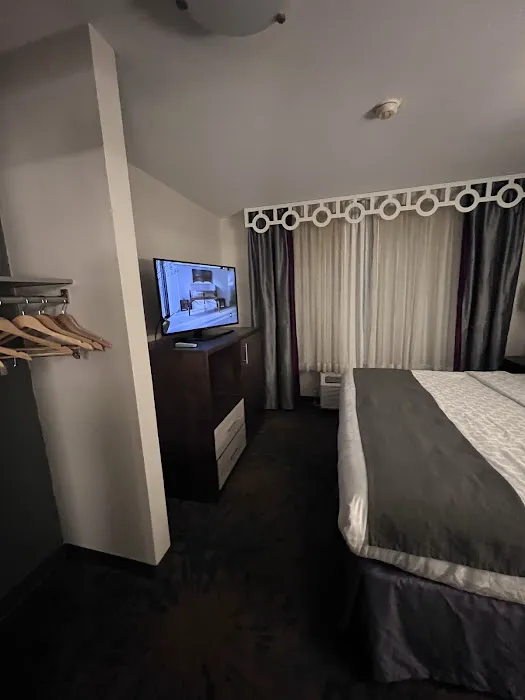 Best Western Erie Inn & Suites 4