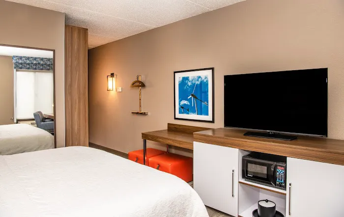 Hampton Inn Erie-South 4