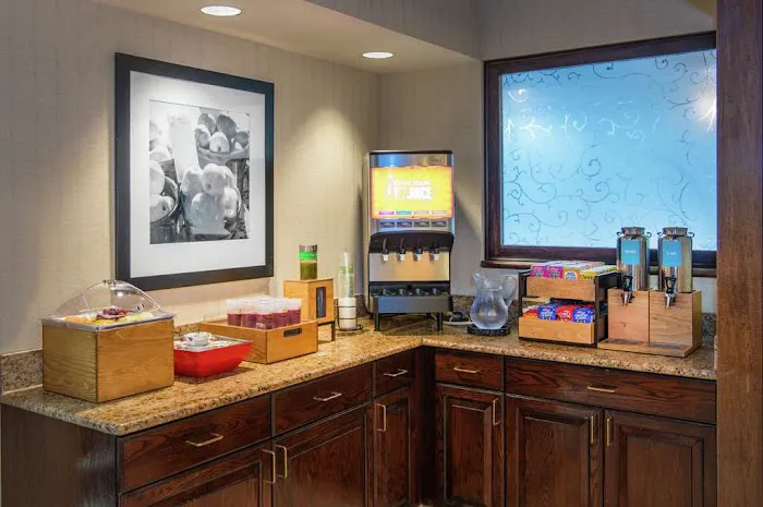 Hampton Inn Erie-South 4