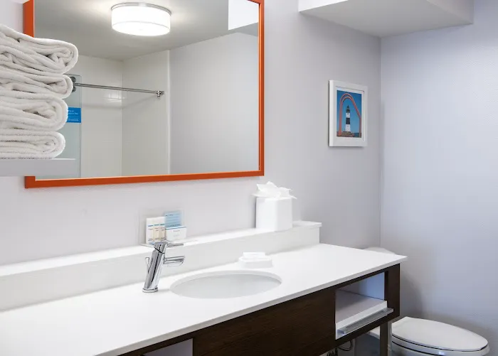 Hampton Inn Erie-South 4