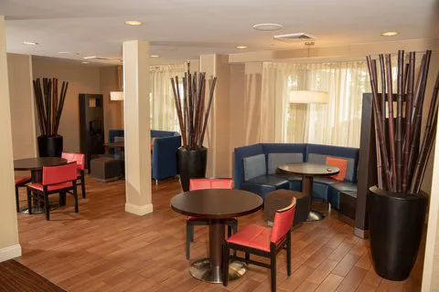 Courtyard Erie Ambassador Conference Center 4