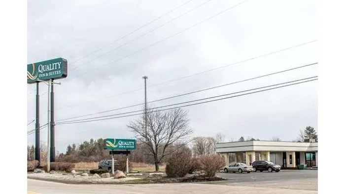 Quality Inn & Suites 4