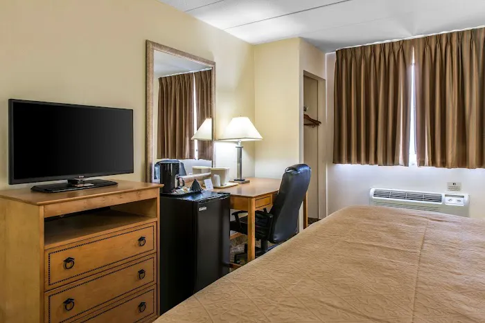 Quality Inn & Suites 4
