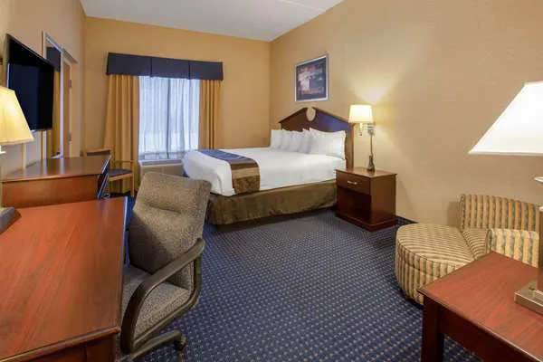 Wingate by Wyndham Erie 4