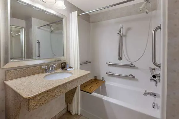 Wingate by Wyndham Erie 4