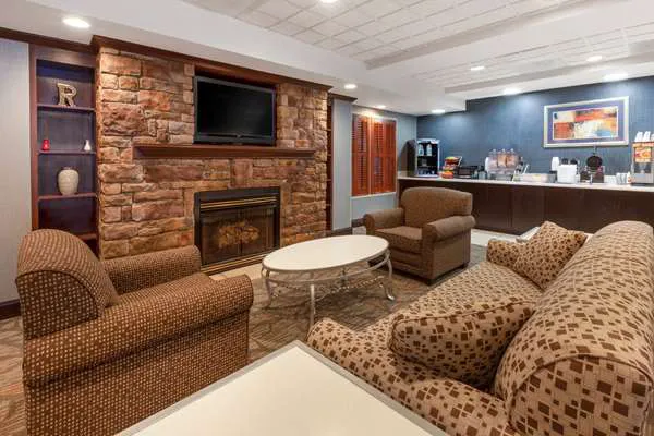 Wingate by Wyndham Erie 4
