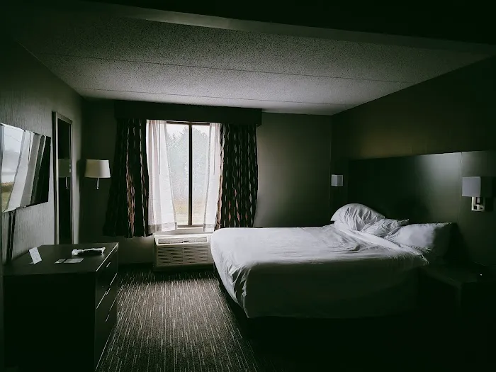 Wingate by Wyndham Erie 4