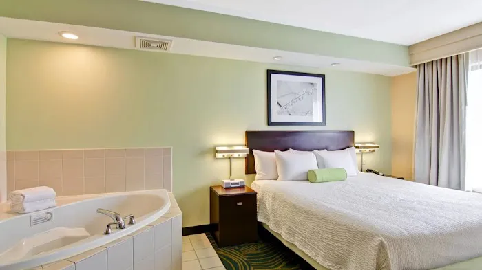 SpringHill Suites Erie 4