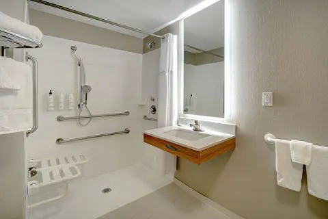 SpringHill Suites Erie 4
