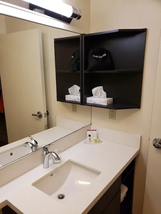 Candlewood Suites Erie, an IHG Hotel 4