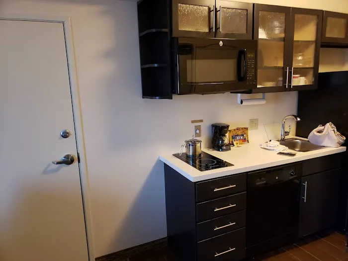 Candlewood Suites Erie, an IHG Hotel 4