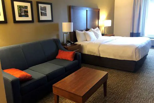 Wingate by Wyndham Grove City 4