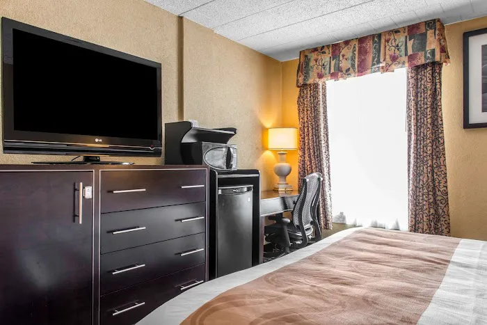 Quality Inn 4