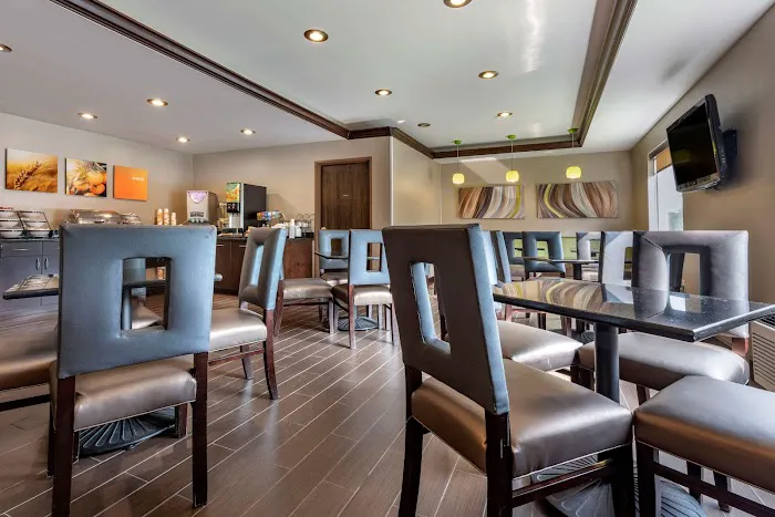 Comfort Inn & Suites Butler 4