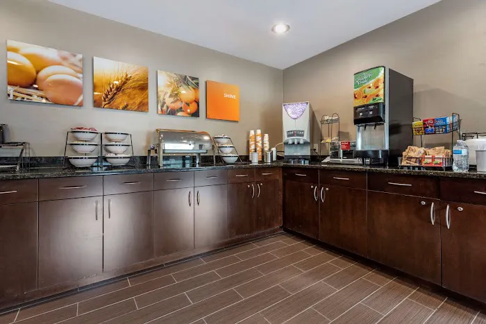 Comfort Inn & Suites Butler 4