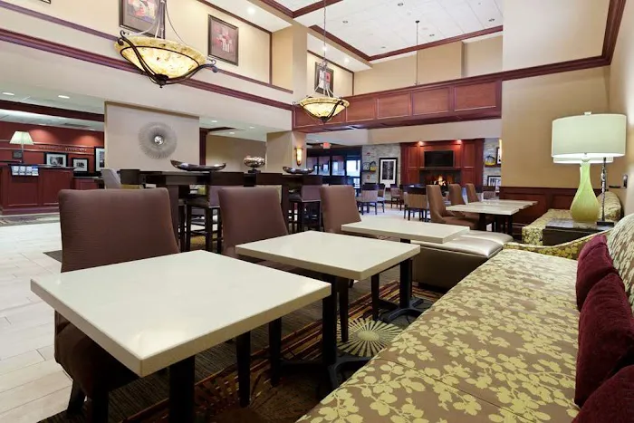 Hampton Inn & Suites Grove City 4