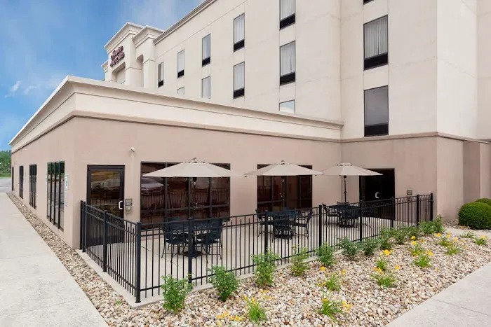 Hampton Inn & Suites Grove City 4