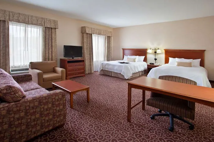 Hampton Inn & Suites Grove City 4