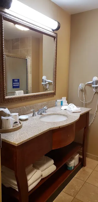 Hampton Inn & Suites Grove City 4