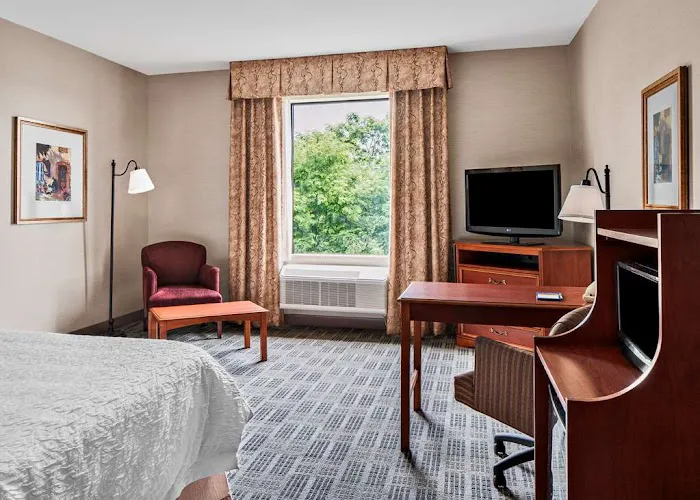 Hampton Inn & Suites Grove City 4